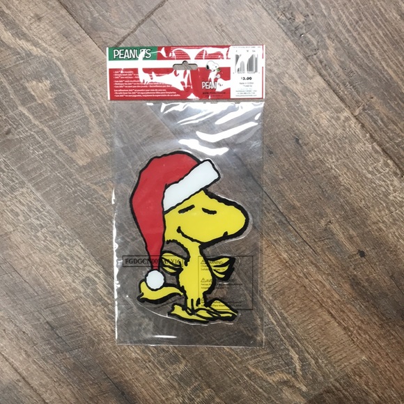 Christmas Holiday Decoration Peanuts Santa Hat Woodstock Gel Cling Brand New - Picture 2 of 2